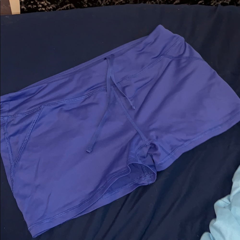 F21 Athletic spandex shorts in MEDIUM